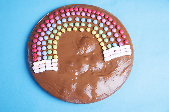 Gateau au chocolat arc en ciel